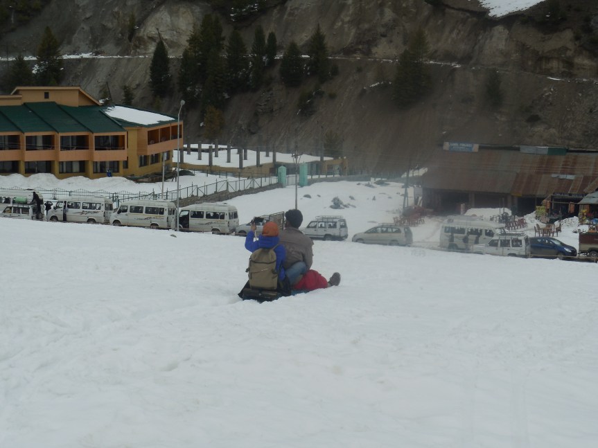 kashmir snow  skiing