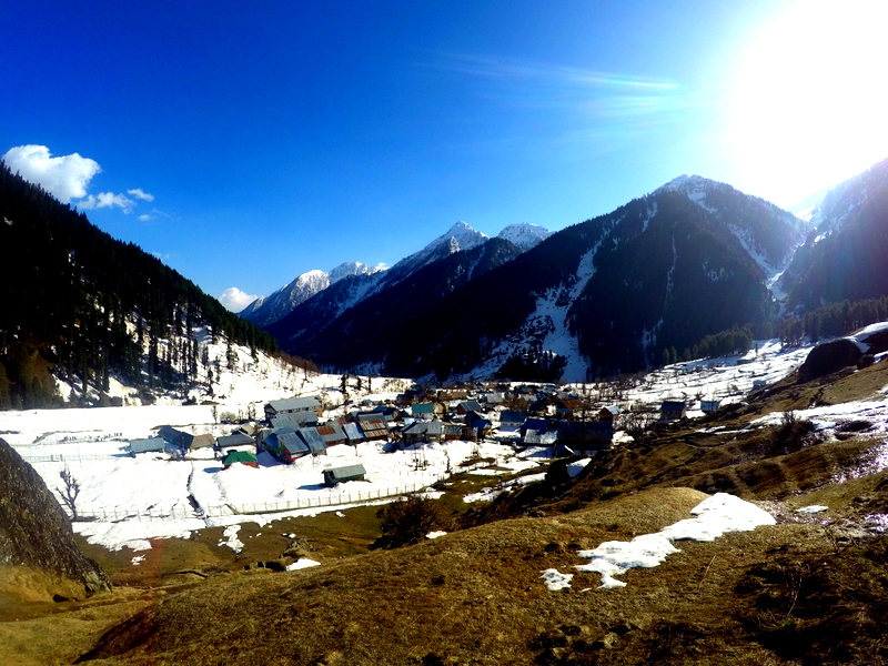 Trekking in Aru valley 